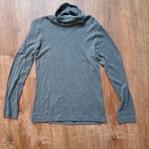 Uniqlo Gray Fleece Turtleneck